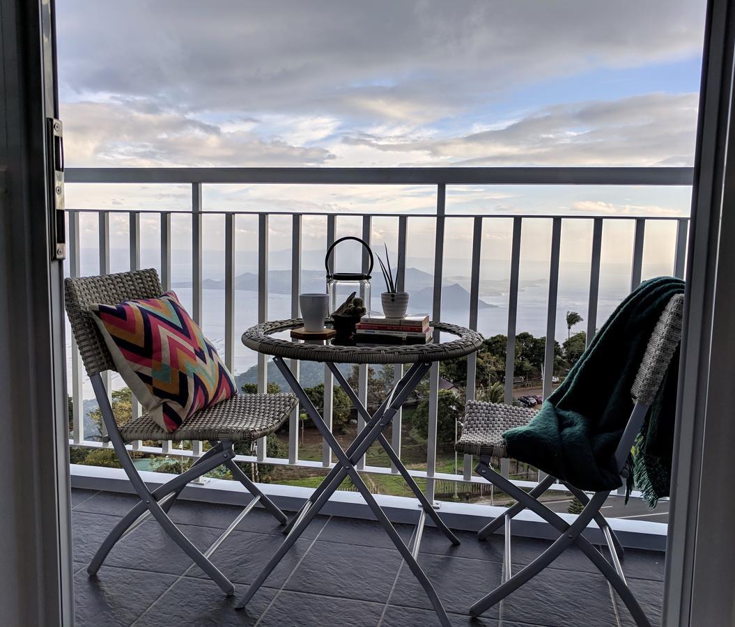 Cozy Family Suite With Stunning View Of Taal Tagaytay City Exterior photo